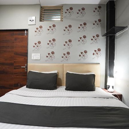 Hotel Sai Inn, Ahmedabad Airport Екстериор снимка