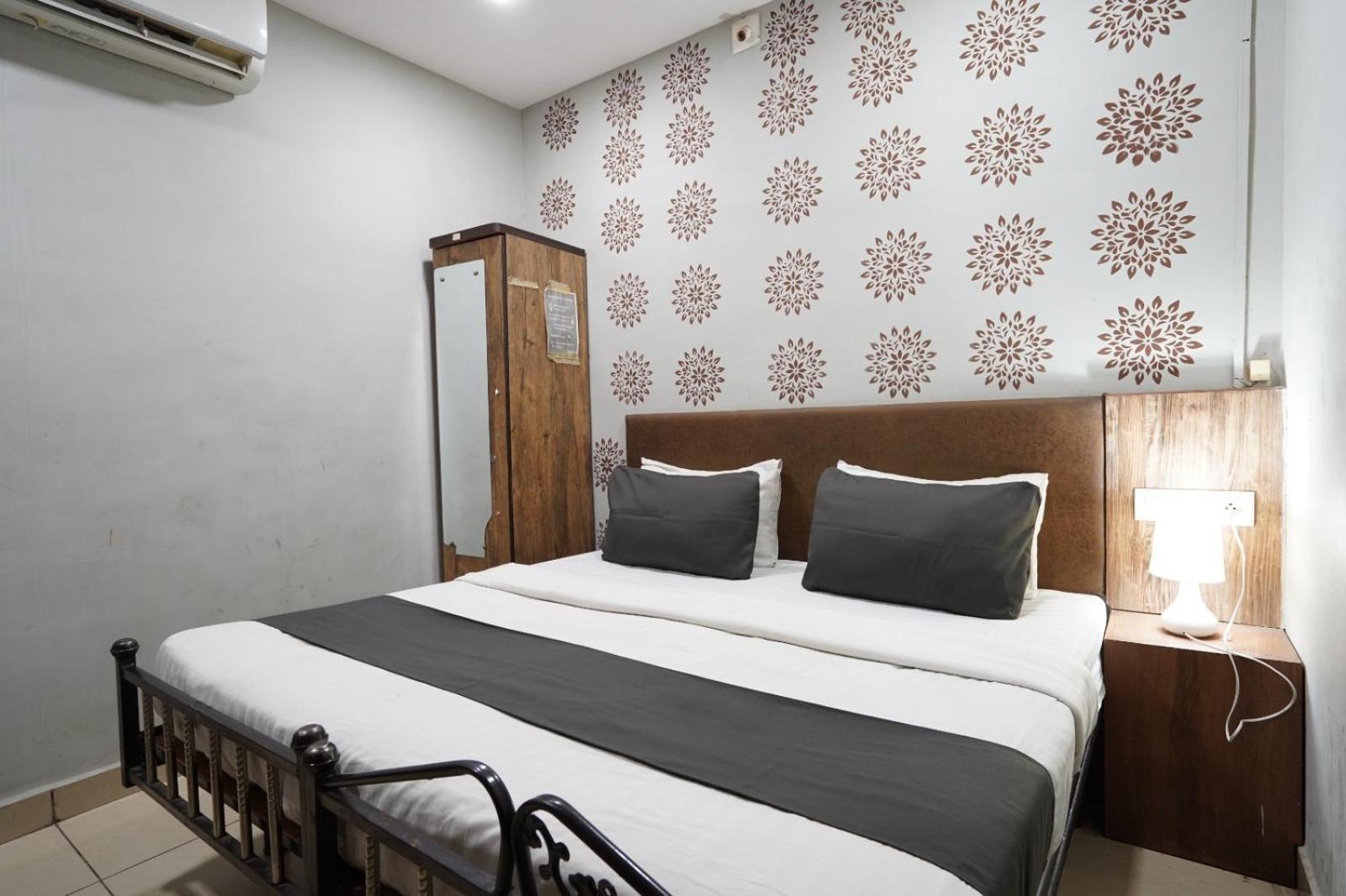 Hotel Sai Inn, Ahmedabad Airport Екстериор снимка