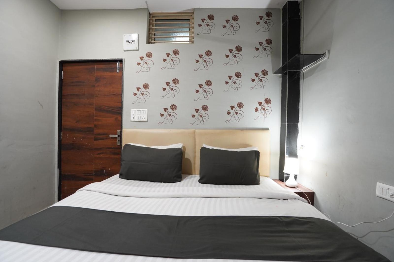 Hotel Sai Inn, Ahmedabad Airport Екстериор снимка