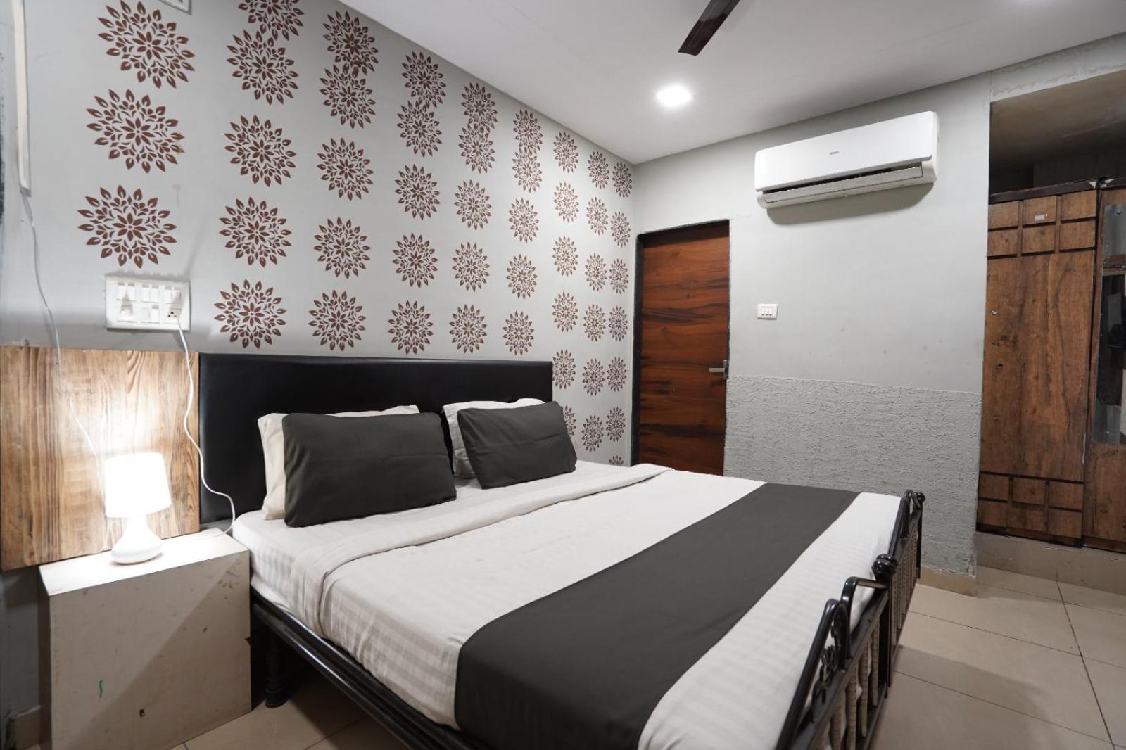 Hotel Sai Inn, Ahmedabad Airport Екстериор снимка