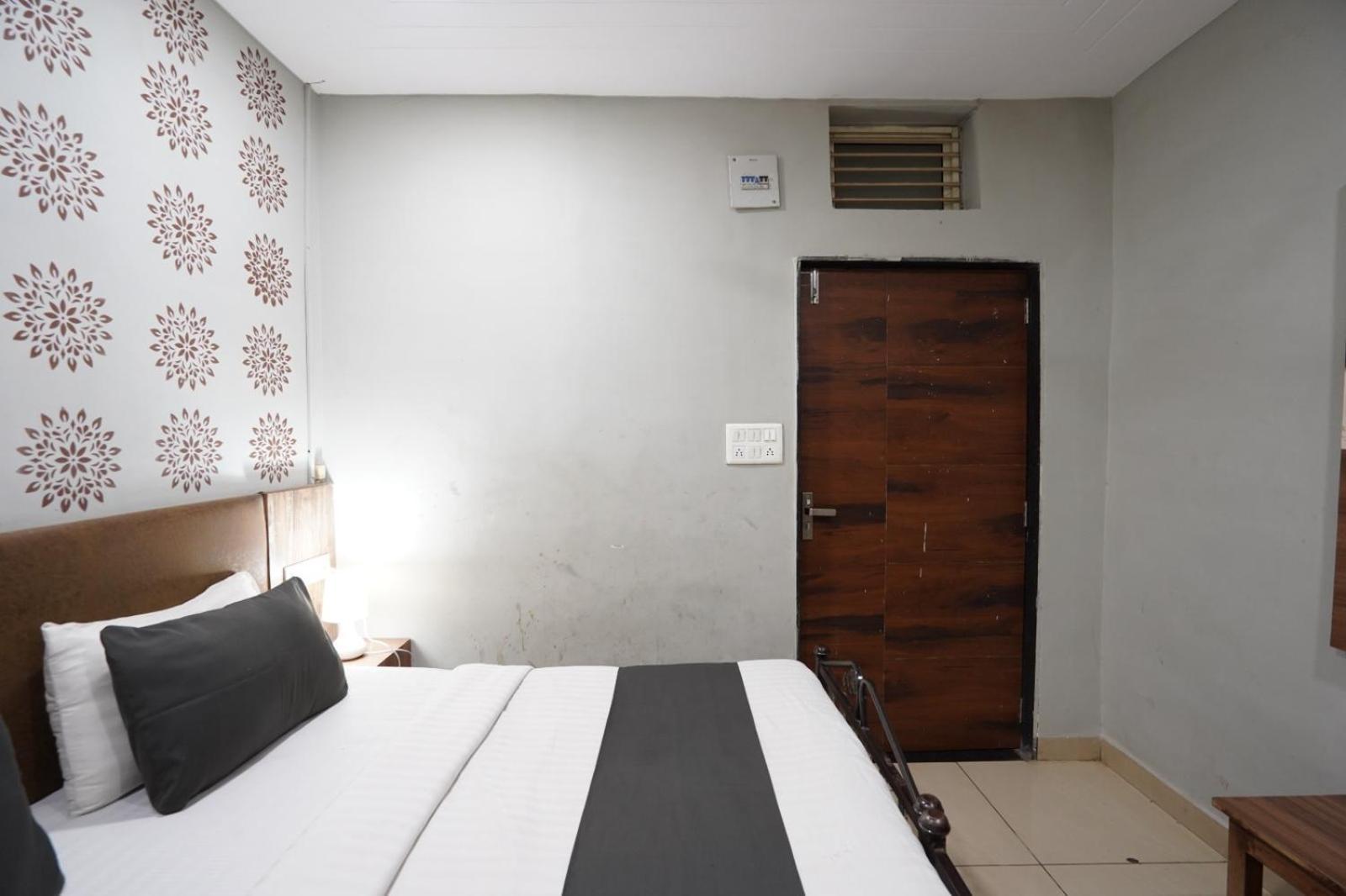Hotel Sai Inn, Ahmedabad Airport Екстериор снимка