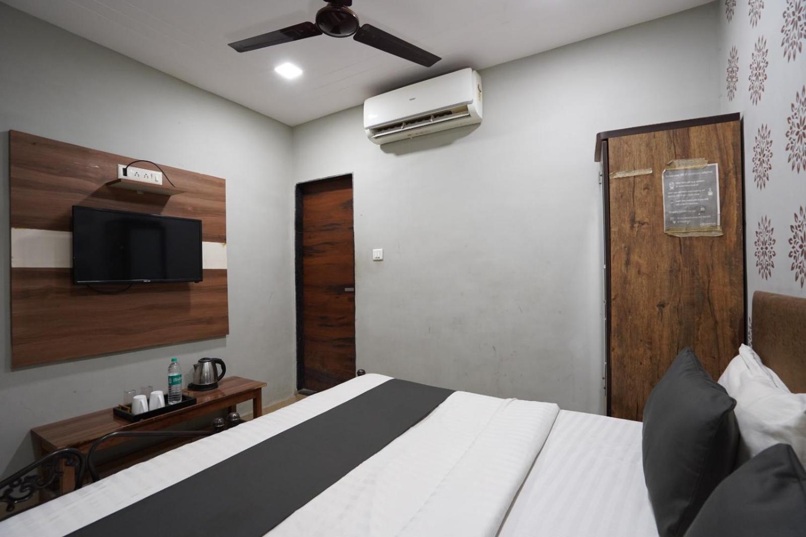 Hotel Sai Inn, Ahmedabad Airport Екстериор снимка
