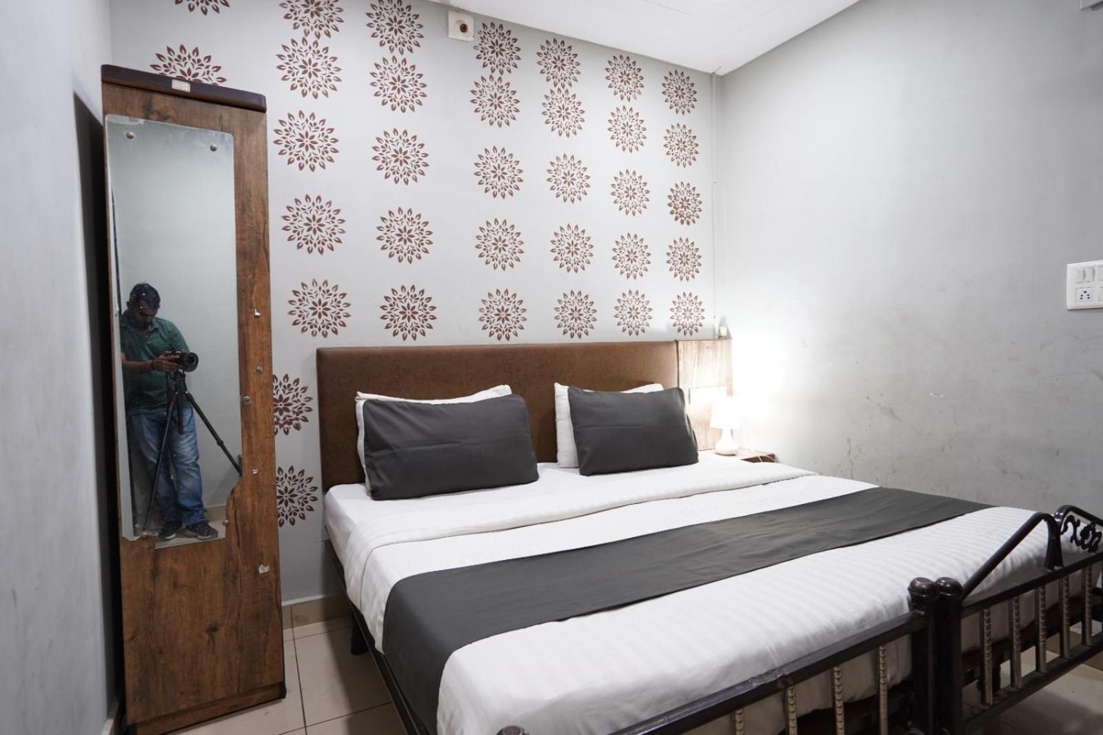Hotel Sai Inn, Ahmedabad Airport Екстериор снимка