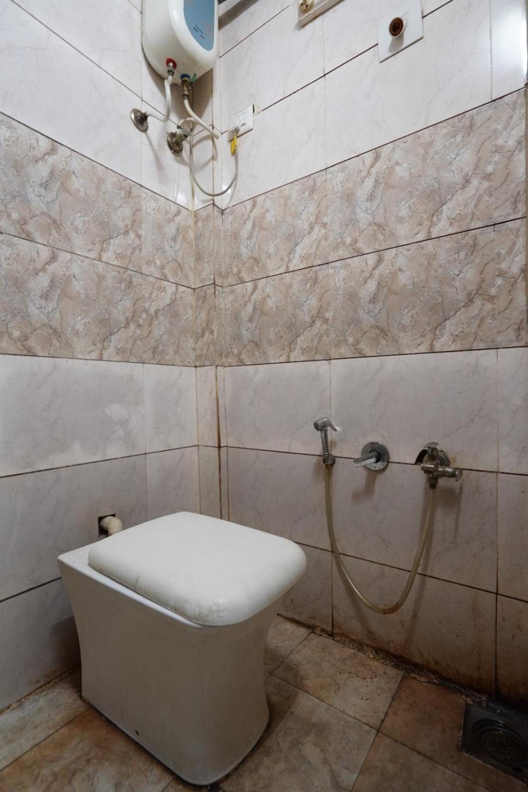 Hotel Sai Inn, Ahmedabad Airport Екстериор снимка