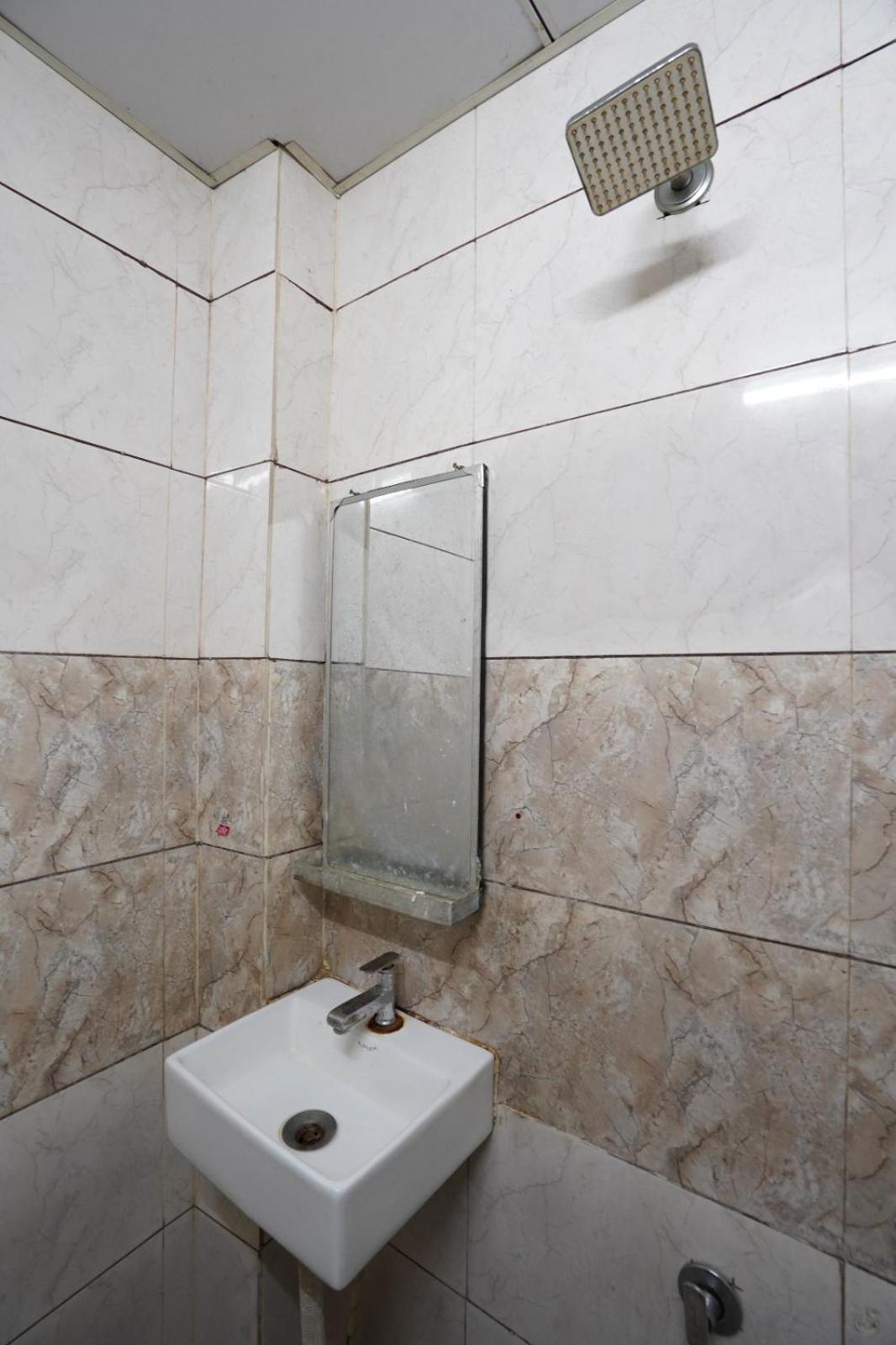 Hotel Sai Inn, Ahmedabad Airport Екстериор снимка